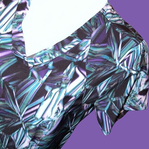 BARCO One 4PKT Printed V-Neck Princess Top Size Small - Picture 1 of 7